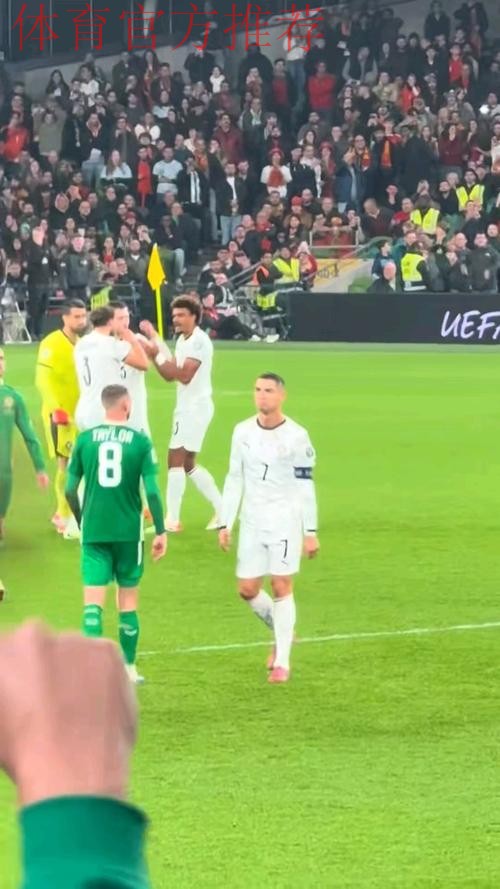 C罗肘击染红，葡萄牙0-2爆冷！无缘提前直通世界杯，仍排小组第一